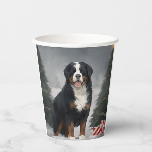 Berner Berghond in Sneeuw Kerstmis Papieren Bekers (Voorkant)