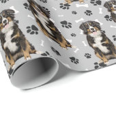 Berner Mountain Dog Paw Print Patroon Cadeaupapier (Rol Hoek)