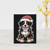 Berner Sennenhond gewikkeld in kerstverlichting Kaart (Gele Bloem)