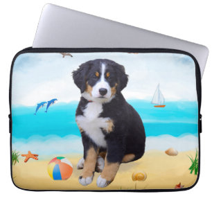 Berner Sennenhond op het strand Laptop Sleeve