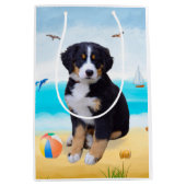 Berner Sennenhond op het Strand Medium Cadeauzakje (Voorkant)