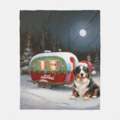 Bernese Bergcaravan Kerstavontuur Fleece Deken (Voorkant)
