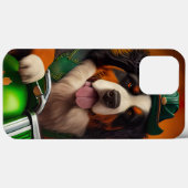 Bernese Berghond rijdt op een fiets op St. Patrick Case-Mate iPhone Case (Achterkant (horizontaal))