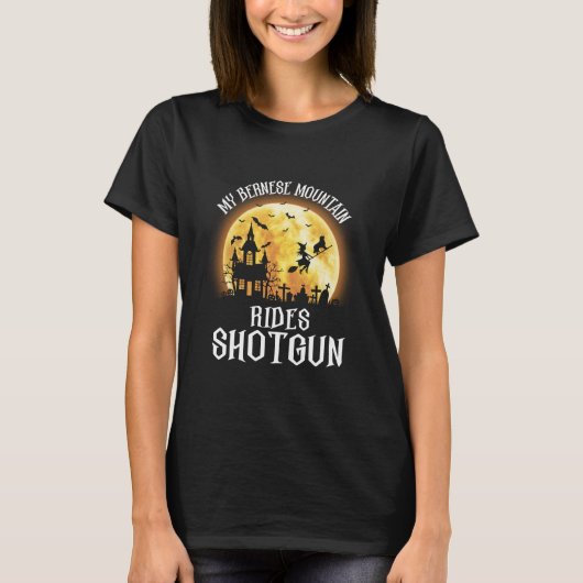Bernese Dog Rides Shotgun, Halloween Spooky Dog T-shirt (Voorkant)