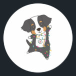 Bernese Merry Christmas Happy Christmas Dogs Ronde Sticker<br><div class="desc">The Bernese Sennenhund for Christmas with fairy lights. Funny animals with gifts for the folidays. Also funny for Christmas in July. Dog are sweet animals and perfect for Christmas.</div>