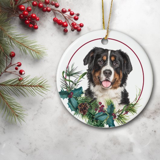 Bernese Mountain Dog Evergreen Berry Wreath Keramisch Ornament