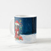 Bernese Mountain Dog in sneeuw met kerstcadeaus Koffiemok (Voorkant links)