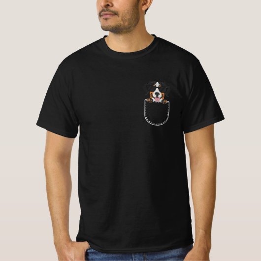 Bernese Mountain Dog In The Breast Pocket T-shirt (Voorkant)