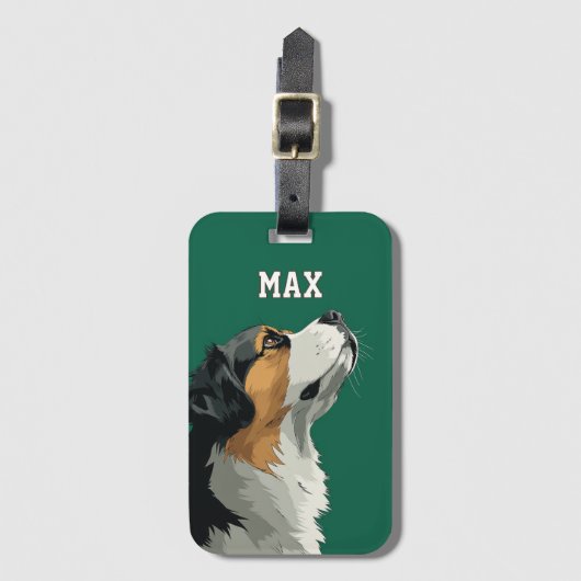 Bernese Mountain Dog on Green Background Bagagelabel (Voorkant (verticaal))