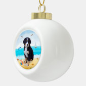 Bernese Mountain Dog over Beach Keramische Bal Ornament (Rechts)