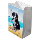 Bernese Mountain Dog over Beach Medium Cadeauzakje (Achterkant Gekanteld)