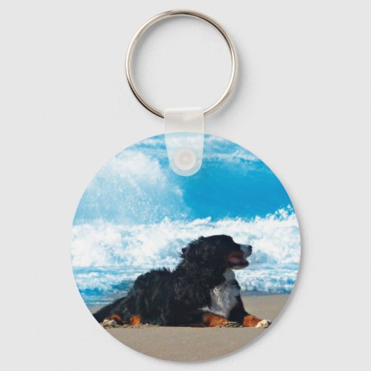 Bernese Mountain Dog over Beach Sleutelhanger (Voorkant)