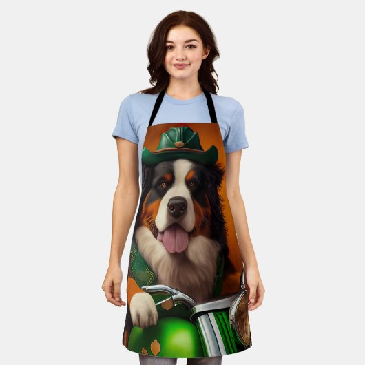 Bernese Mountain Driving Bike St. Patrick's Day Schort (Gedragen)