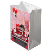 Bernese Mountain Driving Car met harten Valentijn Medium Cadeauzakje (Voorkant Gekanteld)