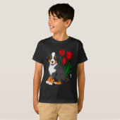 Bernese Mountain-hond met tulpen T-shirt (Voorkant volledig)