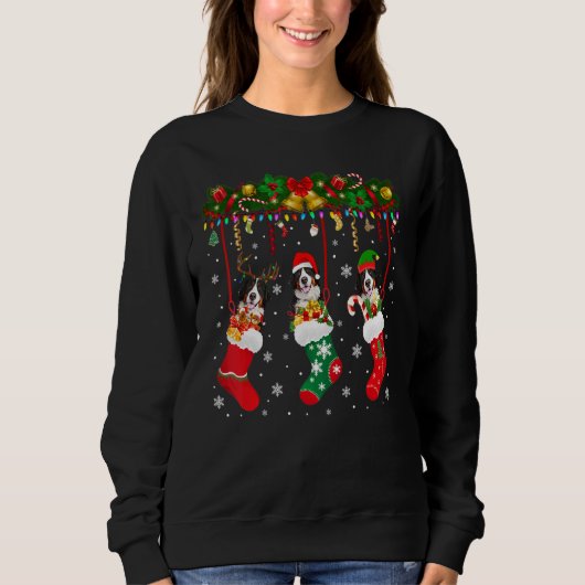 Bernese Mountain in Sock Xmas Reindeer Santa Elf D Trui (Voorkant)