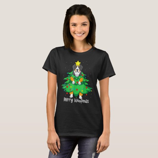Bernese Mountain met kerstboom D-Og M-Om Dad T-shirt (Voorkant volledig)