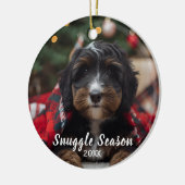 Bernice Mountain Dog Doodle Snuggle Seizoen Keramisch Ornament (Links)