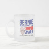 Bernie geeft niet om je e-mails matglas koffiemok (Links)
