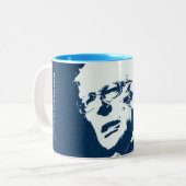 Bernie Sanders "HINDSIGHT IS 20/20 Coffee Mok (Voorkant links)