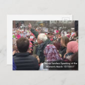 Bernie Speaking Women's March Memorabilia Briefkaa Briefkaart (Voorkant / Achterkant)