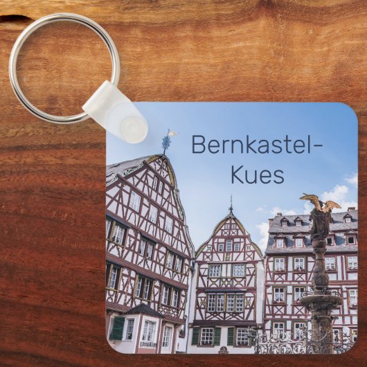 Bernkastel-Kues Historic Facades Germany Souvenir Sleutelhanger (Voorkant)