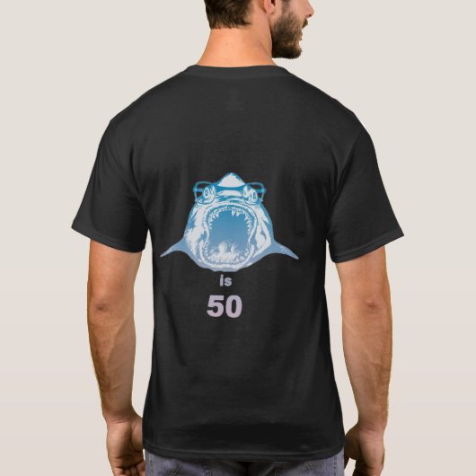 Beroemde haai is 50 (zwart T-shirt) T-shirt (Achterkant)