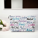 Beroemde steden van de wereld etui<br><div class="desc">Stijlvol patroon bestaat uit namen van bekende steden van de wereld (New York,  Milaan,  Rome,  Barcelona,  Moskou,  Parijs,  Madrid) in paarse,  blauwe en roze kleuren.</div>