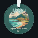 beroerte van de familie Hawaii Ornament<br><div class="desc">Toon het strand,  de palmbomen en de groene,  bergachtige kustlijn van de kust van Hawaii,  de Verenigde Staten om je familieruis te herinneren. De tekst is klantgericht.</div>