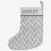 Berries Sprig Pattern Blue Cream Custom Name Kleine Kerstsok (Achterkant)