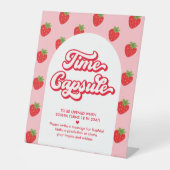 Berry 1e verjaardag Time Capsule Game Reclamebord Met Voetstuk (Voorkant)