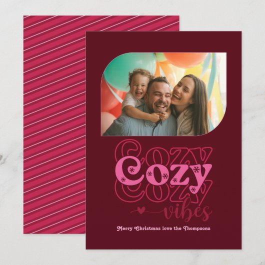 Berry Blush Cosy Vibes Only Kerstfoto Feestdagenkaart (Voorkant / Achterkant)