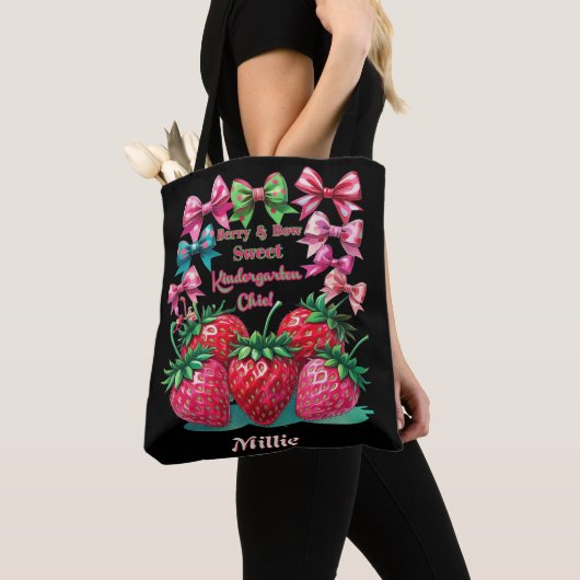Berry Bow Sweet Kindergarten Chic! Tote Bag (Dichtbij)