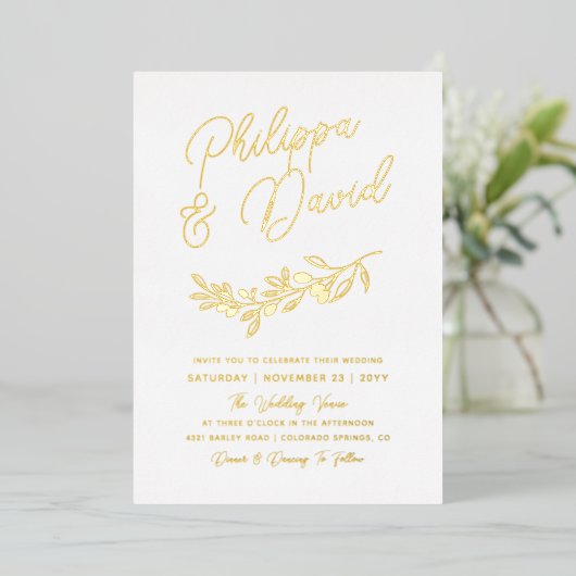 Berry Branch Names in Gold Foil Script Wedding Folie Uitnodiging (Staand Voorkant)