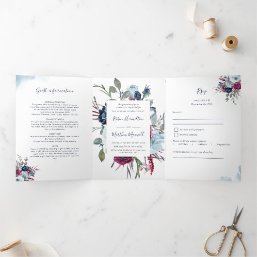 Berry Burgundy Blue helemaal in één bruiloft met R Drieluik Uitnodiging (Binnen)