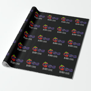 Berry Cool Grappige Aardbei Blueberry Pun Dark BG Cadeaupapier