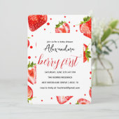 Berry eerste aardbeien verjaardag uitnodiging, roo kaart (Staand voorkant)