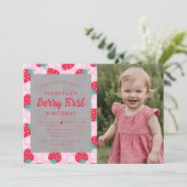 Berry eerste aardbeienfoto 1e verjaardagsfeestje kaart (Staand voorkant)