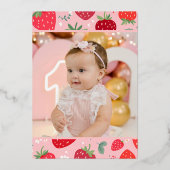 Berry eerste Schattigee 1e verjaardag aardbeienfot Folie Uitnodiging (Achterkant)
