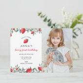 Berry First Birthday | Aardbei Birthday-foto Kaart (Staand voorkant)