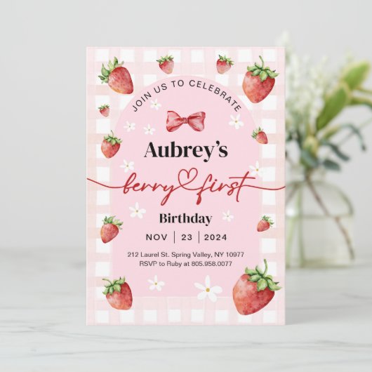 Berry First Birthday Invitation Kaart (Staand voorkant)