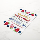 Berry First Birthday Strawberry Invitation Folie Uitnodiging (Gedraaid)