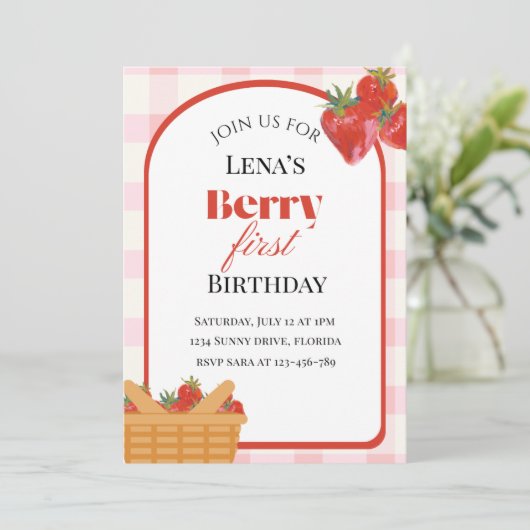 Berry First Birthday Strawberry Invitation Kaart (Staand voorkant)
