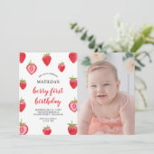 Berry First Birthday Strawberry Photo Invitation Kaart (Staand voorkant)