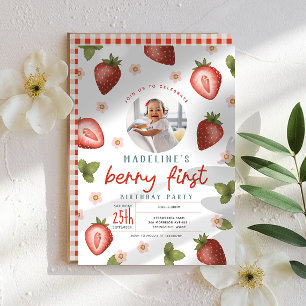 Berry First Birthday Strawberry Photo Invitation Kaart