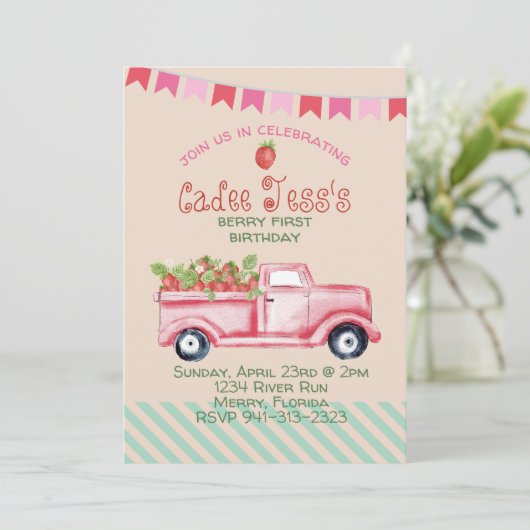 Berry First Birthday Strawberry Theme Uitnodiging (Staand voorkant)