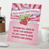 Berry First Birthday Time Capsule Sign Reclamebord Met Voetstuk (Insitu)