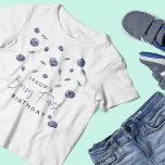 'Berry First' Blueberry 1e verjaardag<br><div class="desc">Vier de 1e verjaardag van je kind met dit populaire bosbessen thema 'Berry First Birthday' T-Shirt. Dit eenvoudige ontwerp heeft een elegante sjabloon versierd met waterverf bosbessen en groene bladeren op een klassieke witte achtergrond.</div>