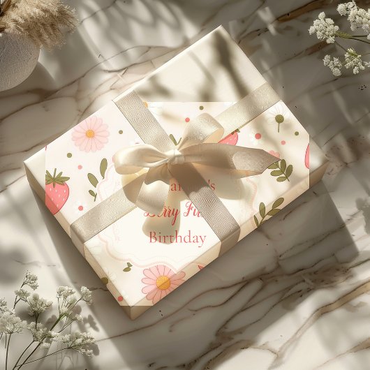 Berry First | Cute Strawberry Girl 1e verjaardag Cadeaupapier