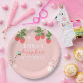 Berry First Pink Strawberry and Flowers Papieren Bordje (Feest)